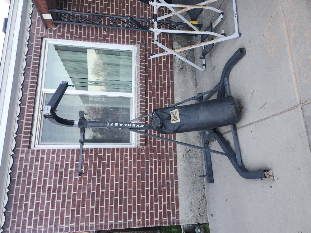 boxing bag base everlast