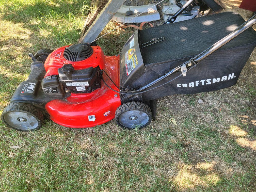 Craftsman M220 150cc 6.25 ft-lb Gross Torque FWD Self-Propelled Gas Mower