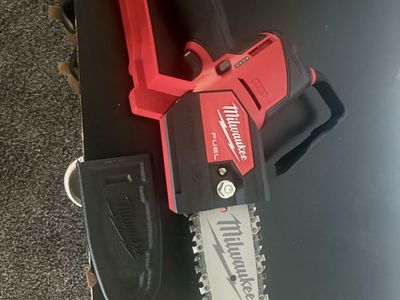 Milwaukee M12 FUEL Hatchhet Pruning Saw with Scabbard