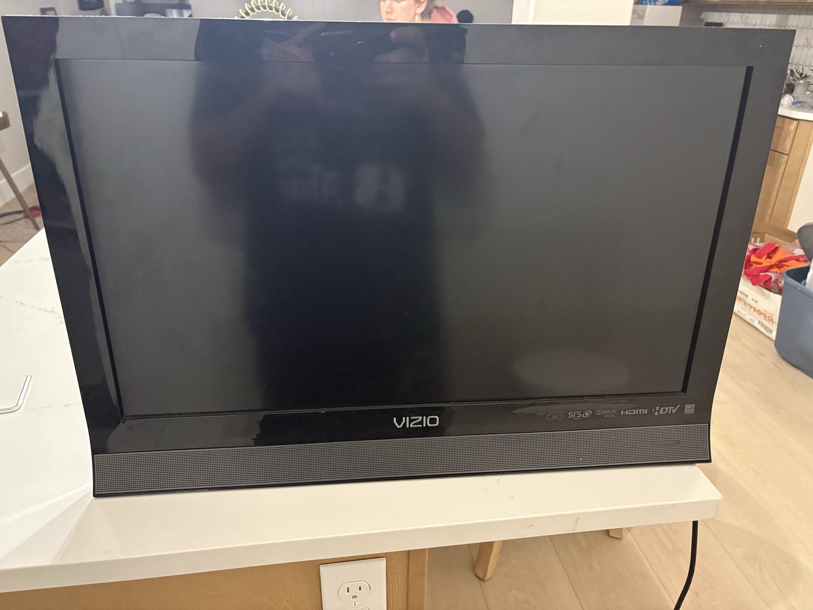 VIZIO Razor LED HDTV 32-inch Flat Screen TV with HDMI