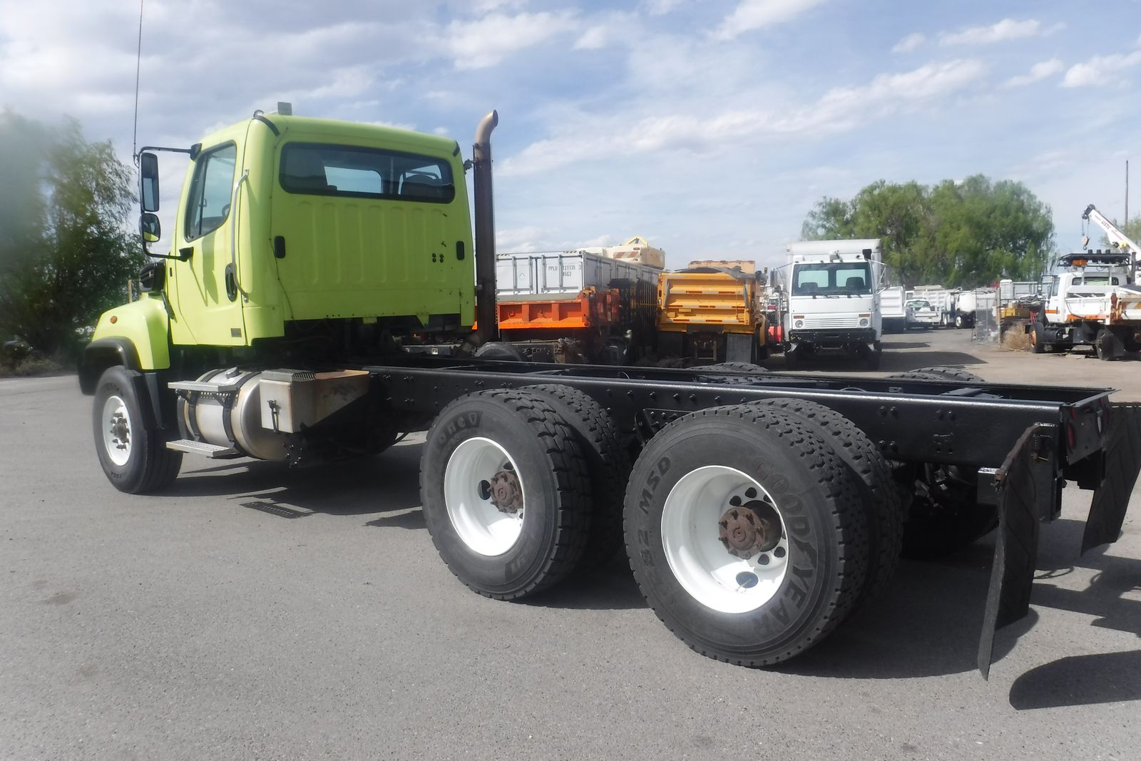 2016 Freightliner114 tandem axle cab and chassis