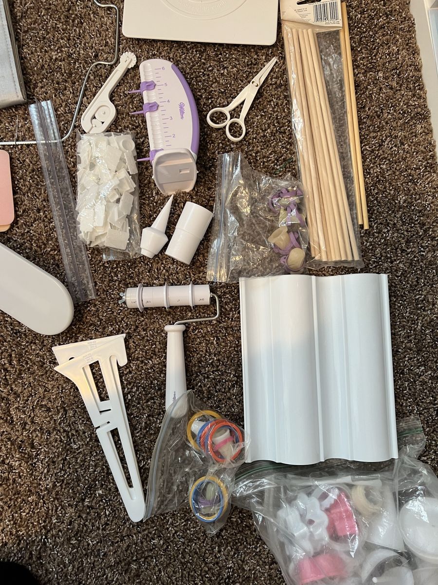 Cake decorating tools
