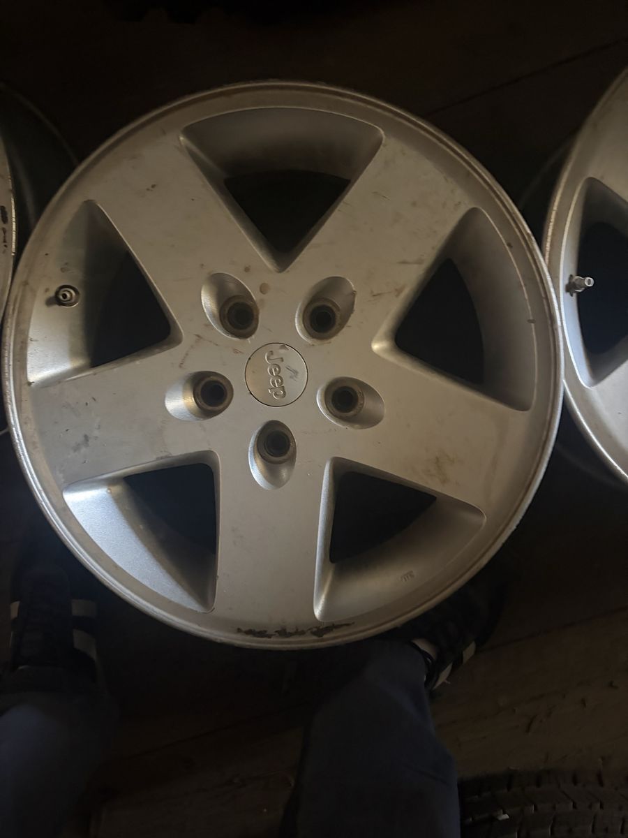 Jeep wheels with 1 tire