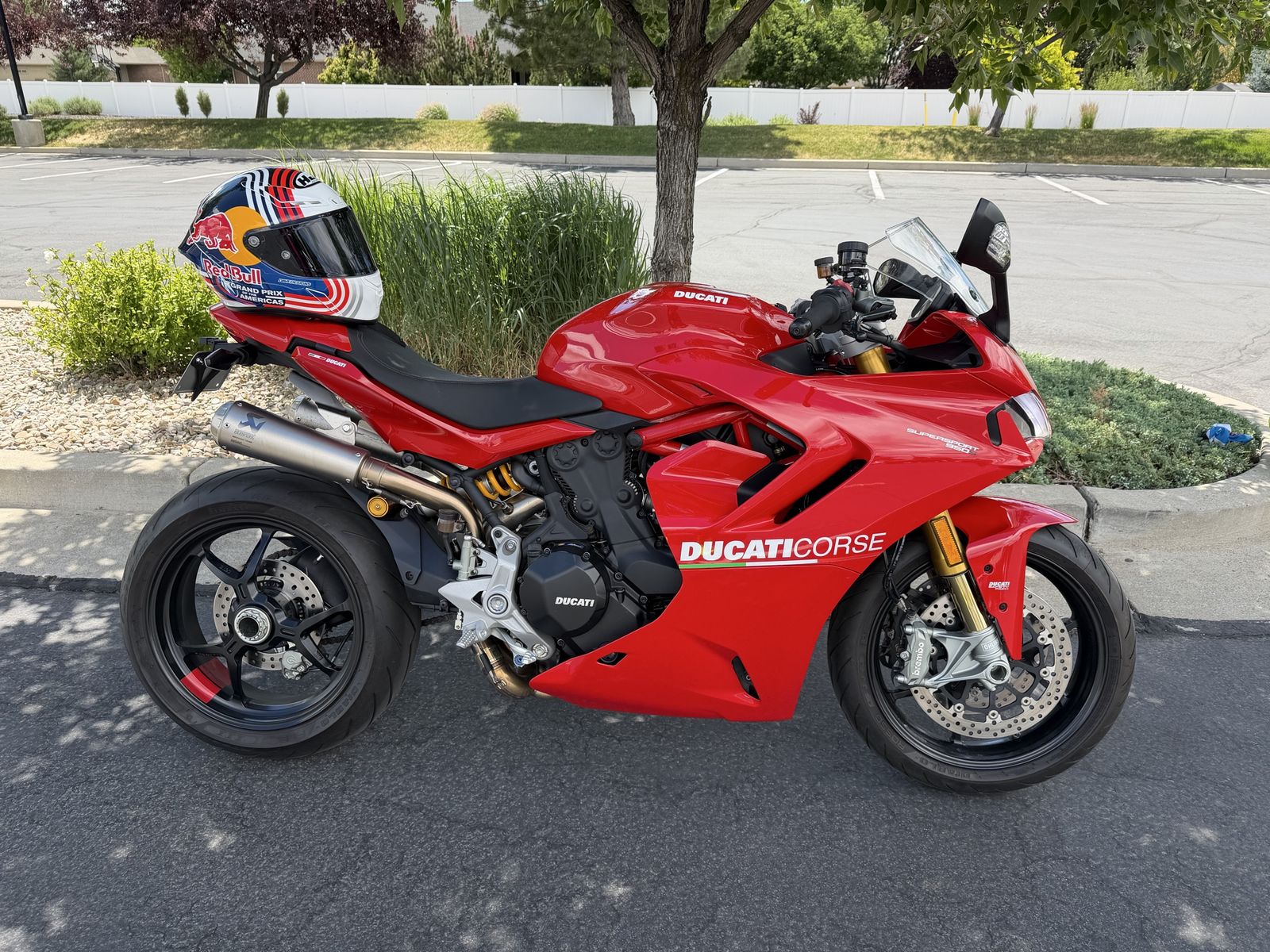 2022 Ducati supersport S