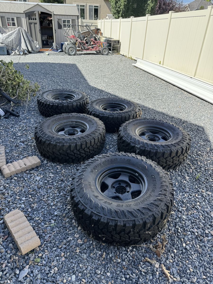 5x 37.5x12.5x17 Wheel/Tire Combo Toyota 6-Lug
