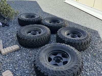 5x 37.5x12.5x17 Wheel/Tire Combo Toyota 6-Lug
