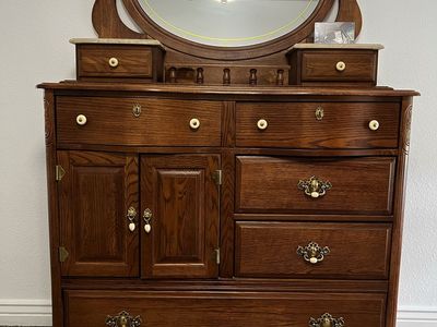 Dresser set