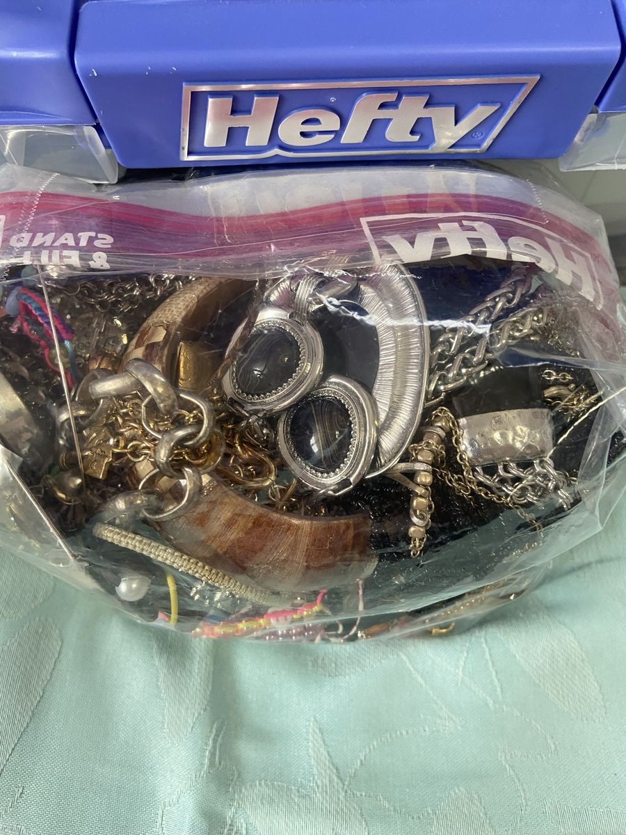 Jewelry Bag (Costume Jewelry) Also has Beads and Crafting items! Look