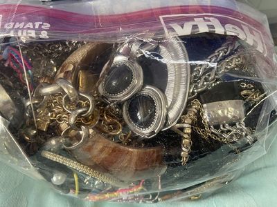 Jewelry Bag (Costume Jewelry) Also has Beads and Crafting items! Look