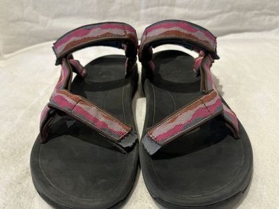 Teva women’s 7.5/youth 6 colorful, sports sandals