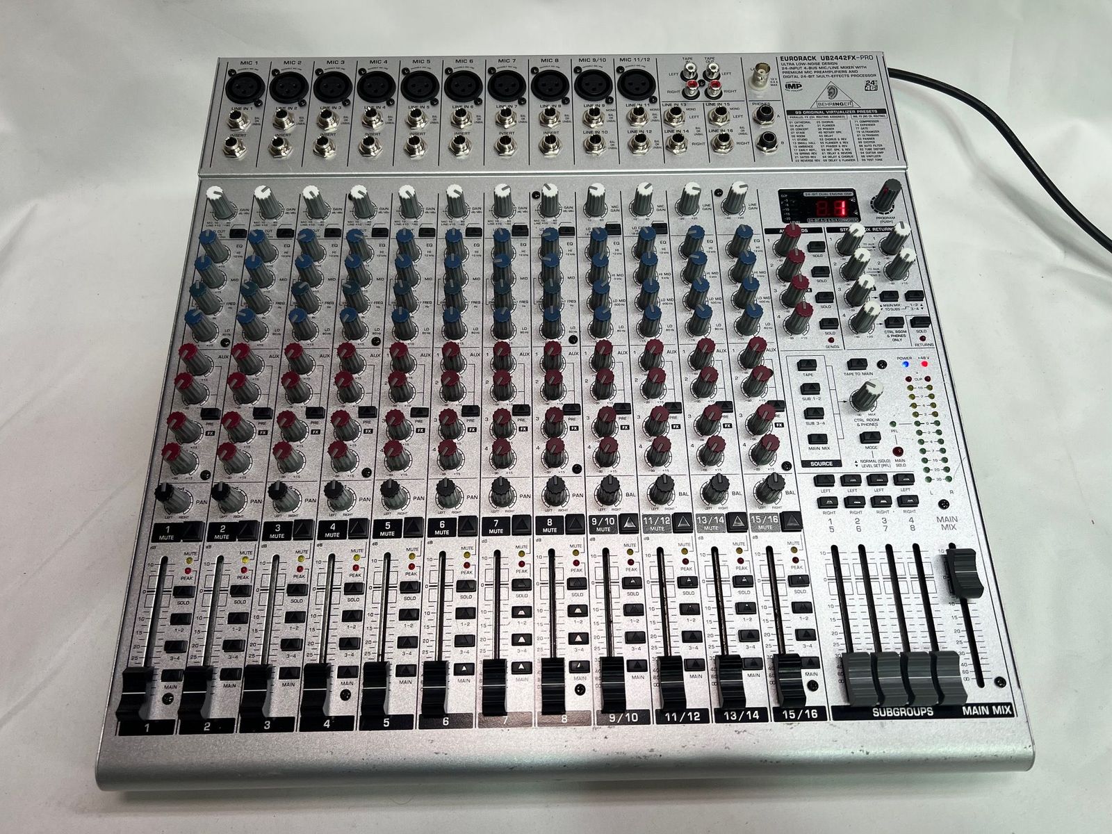 Behringer  Eurorack ub2442fx-pro mixer