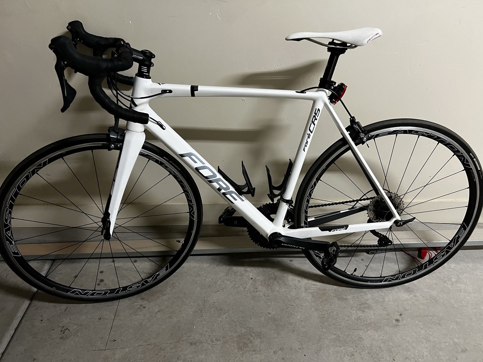 Fezzari Foré CR5 Carbon Fiber Road Bike 54cm