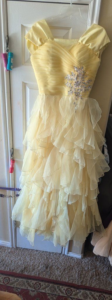 Yellow Ruffled Formal Gown Dress Size 6 with Rhinestone Detail