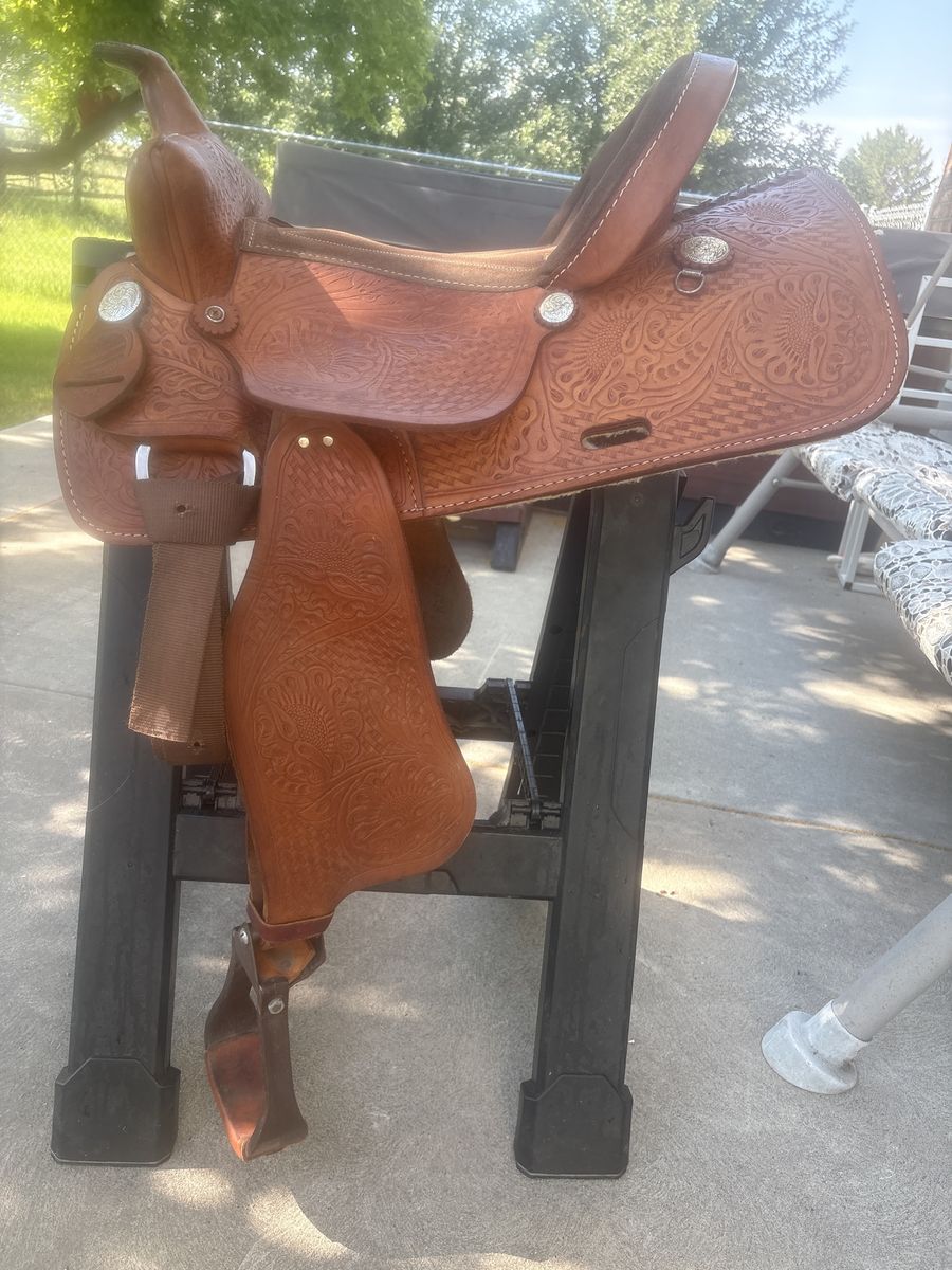 Western Leather Saddle - 15 inch seat, Tooled Floral Pattern, Silver Conchos