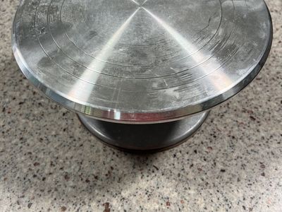9.5” Metal Cake Turntable