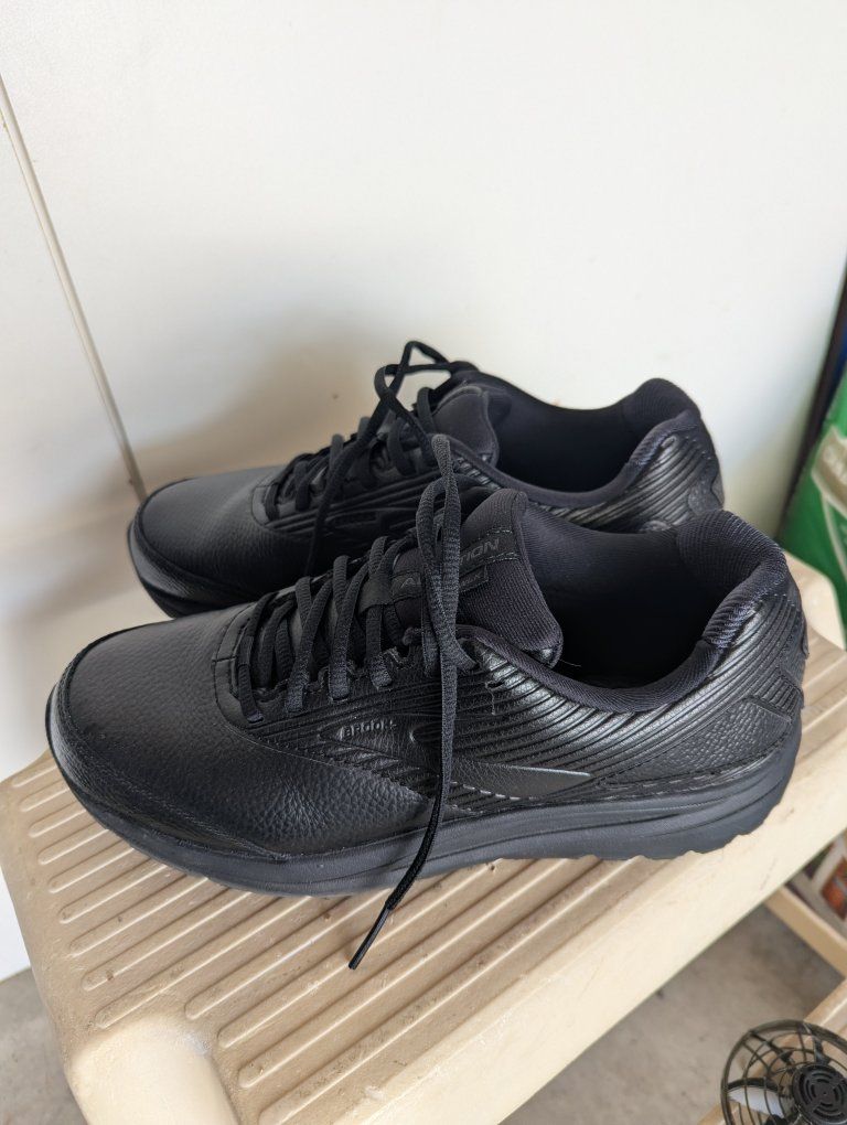 brooks addiction walker black
