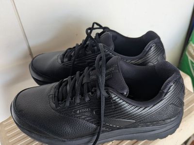 brooks addiction walker black
