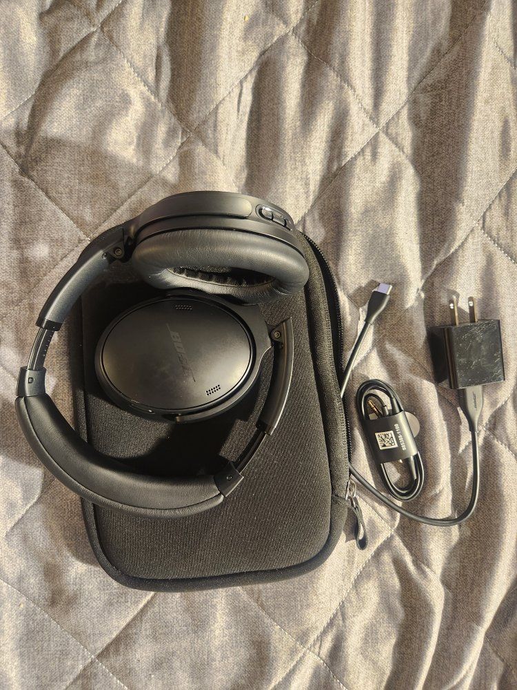 Bose QuietComfort 45 Over-Ear Wireless Noise Cancelling Headphones with Case and Charger