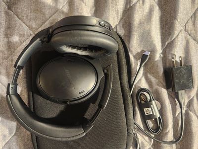 Bose QuietComfort 45 Over-Ear Wireless Noise Cancelling Headphones with Case and Charger