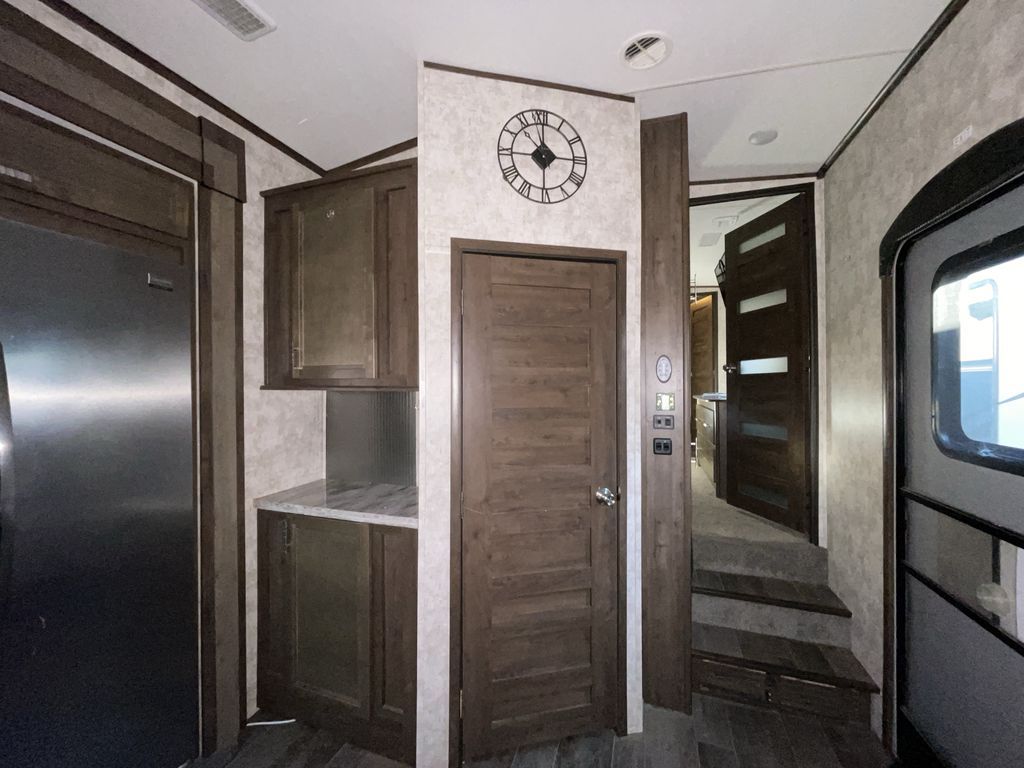 Main image 30