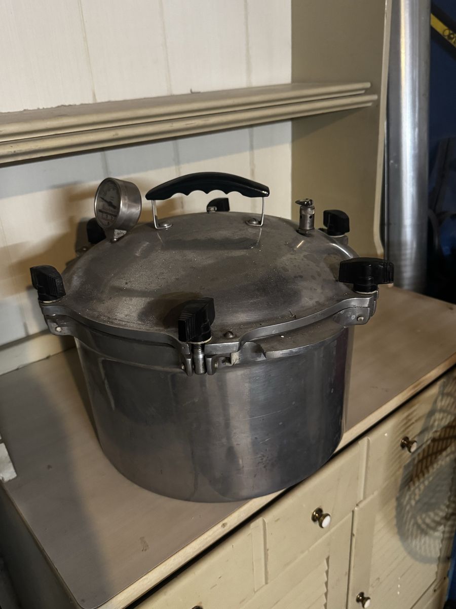 All-American 915 15.5-Quart Pressure Canner Canner/Cooker with Pressure Gauge