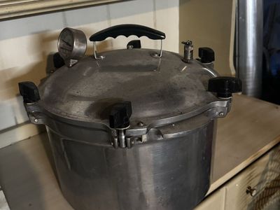 All-American 915 15.5-Quart Pressure Canner Canner/Cooker with Pressure Gauge
