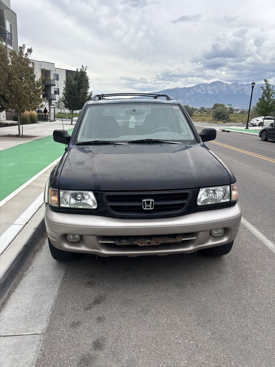 Honda Passport V6 SUV with Roof Rails