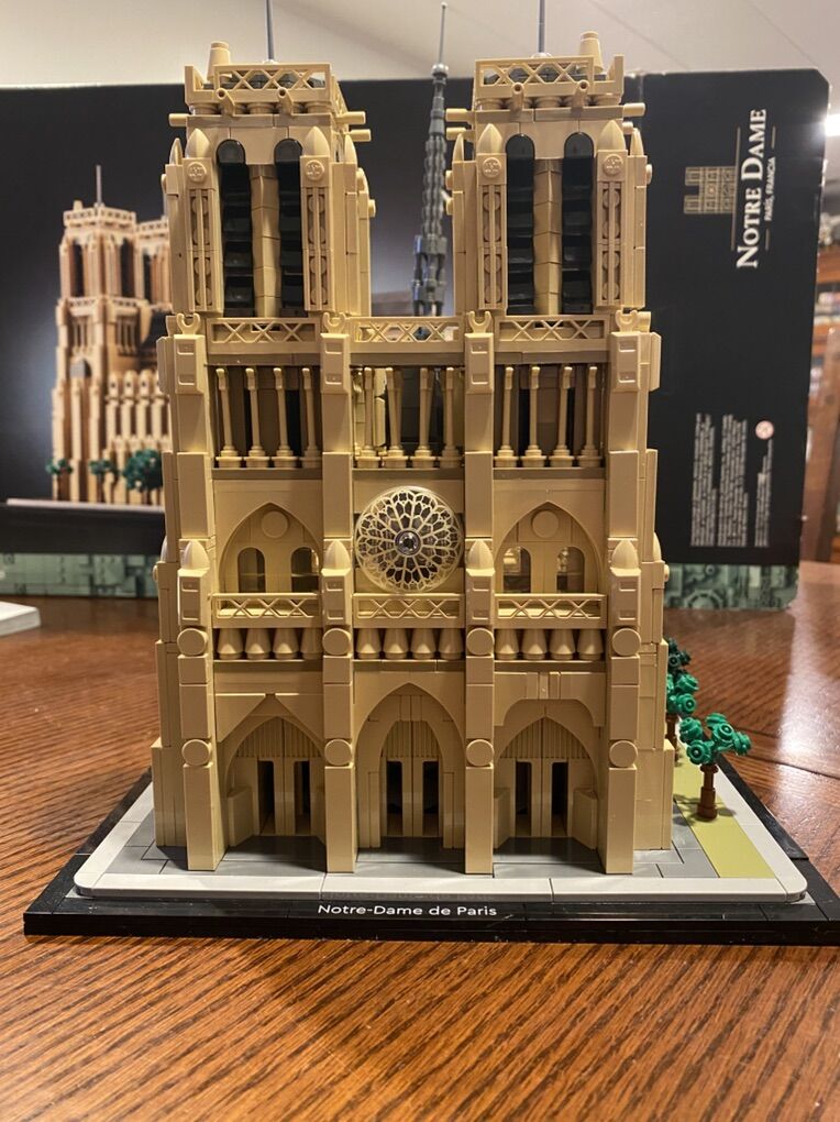 Lego Notre-Dame de Paris #21061