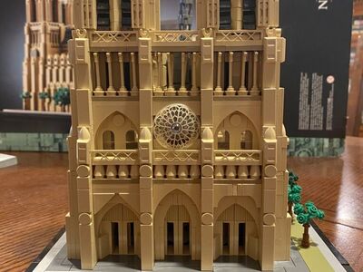 Lego Notre-Dame de Paris #21061