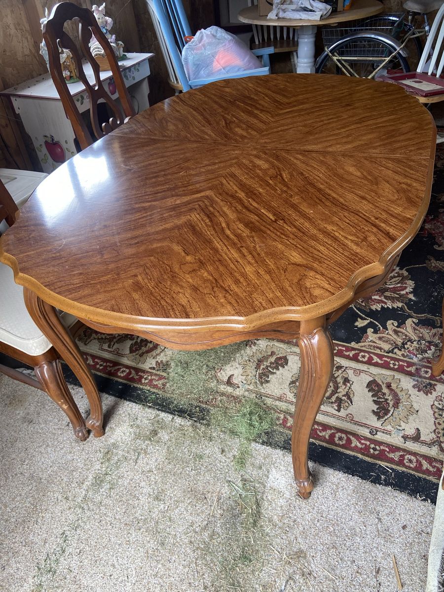 Dining Table & Chairs