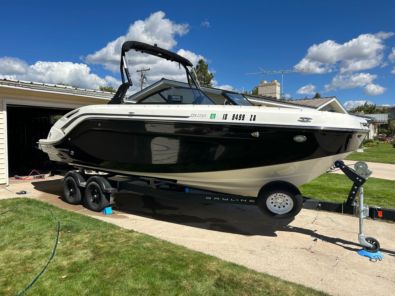 2021 Bayliner DX 2250 250HP Mercruiser Boat