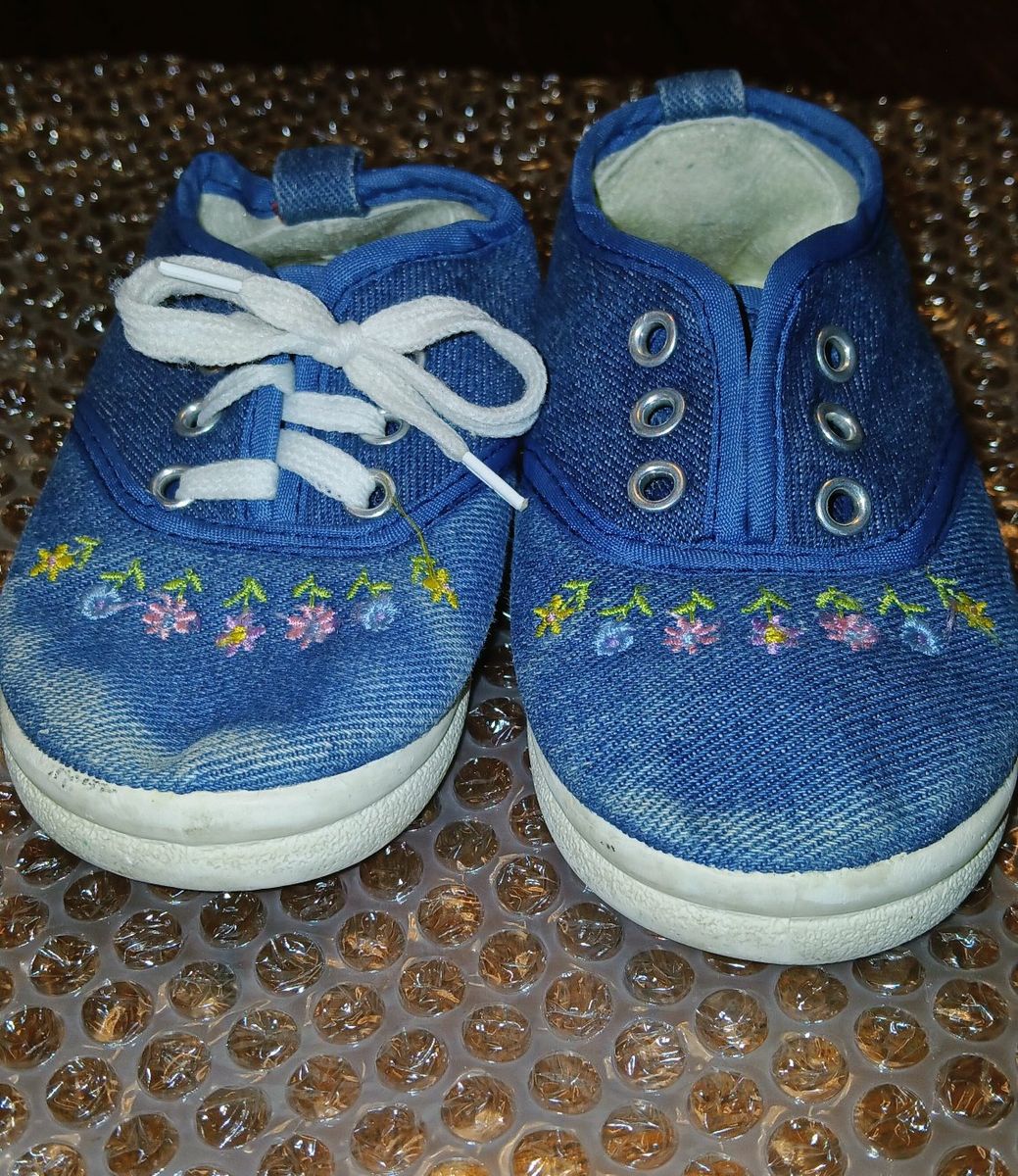 A 12 -18 months cute Fourever Funky brand Blue Denim Baby Shoes Size 15 and its USA size 5 with Floral Embroidery.