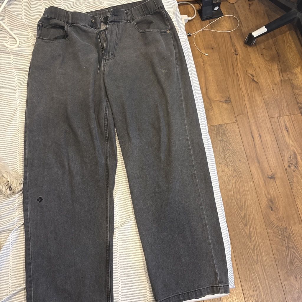 Converse Men's Black Faded Loose Fit Denim Jeans Size L flexible, jeans very comfy basically medium but very flexible not tough