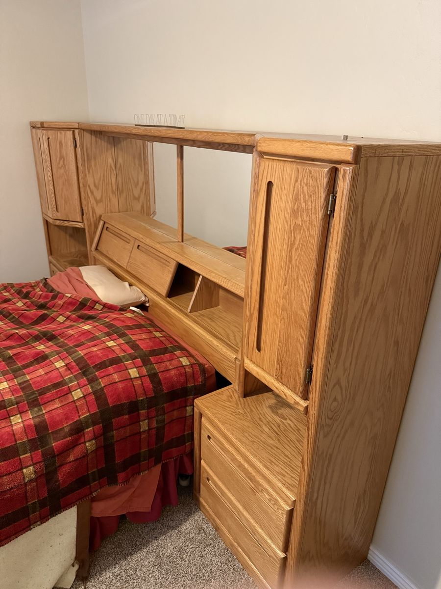 Beautiful Oak Bedframe And Dressers