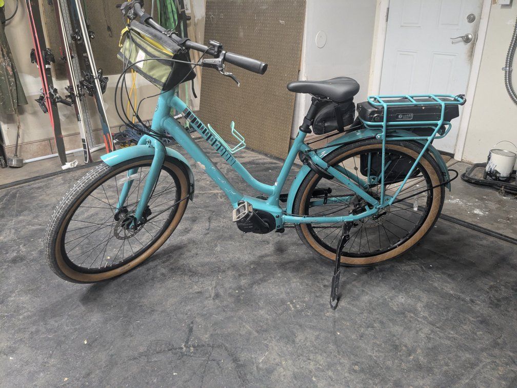 Cruiser E Bike by Giant