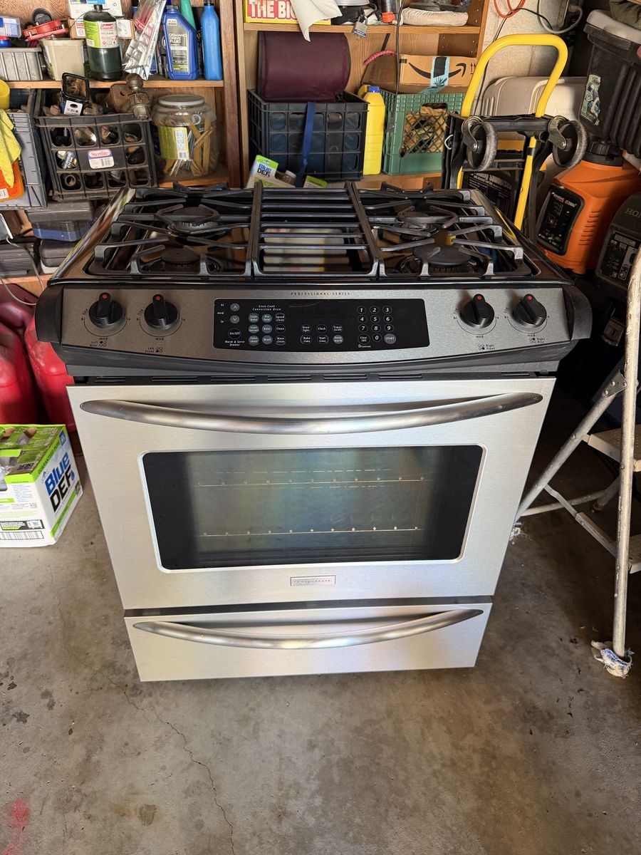 Frigidaire Professional Series Stainless Steel Gas Range Oven
