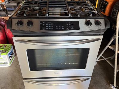 Frigidaire Professional Series Stainless Steel Gas Range Oven