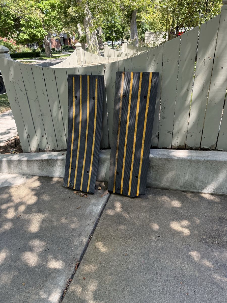 VEVOR Rubber Curb Ramps - Pair of 2 Heavy Duty Driveway Bridge Ramps