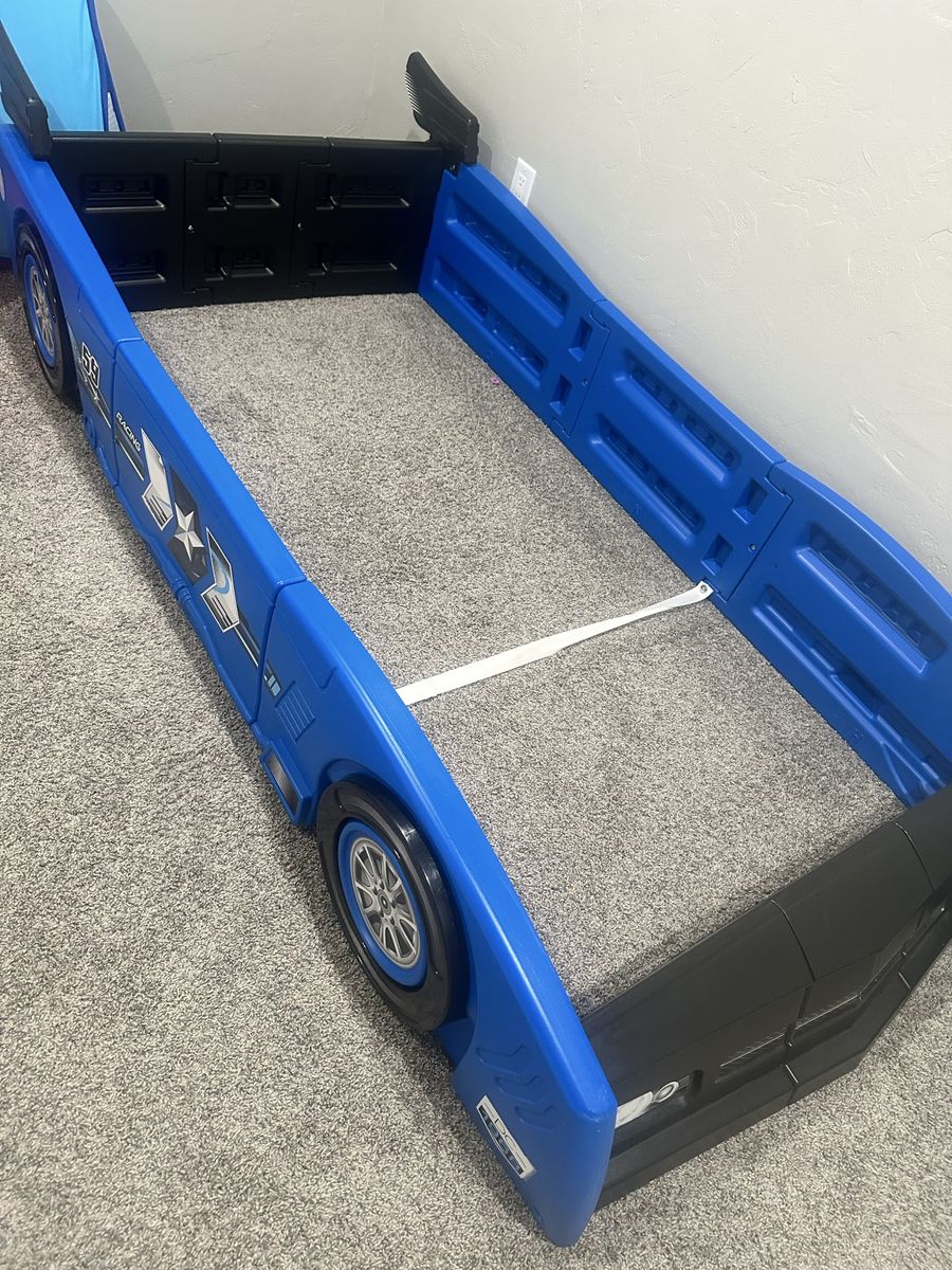 Kids car bed twin size