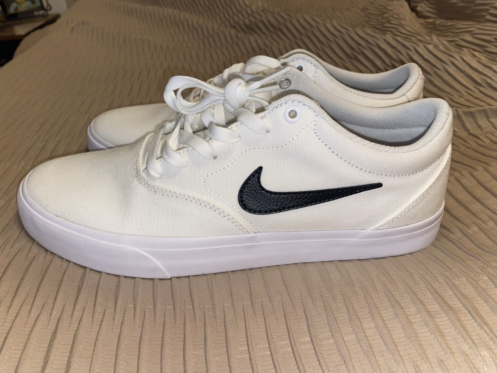 Nike Canvas mens casual Shoes - new never worn Size 11