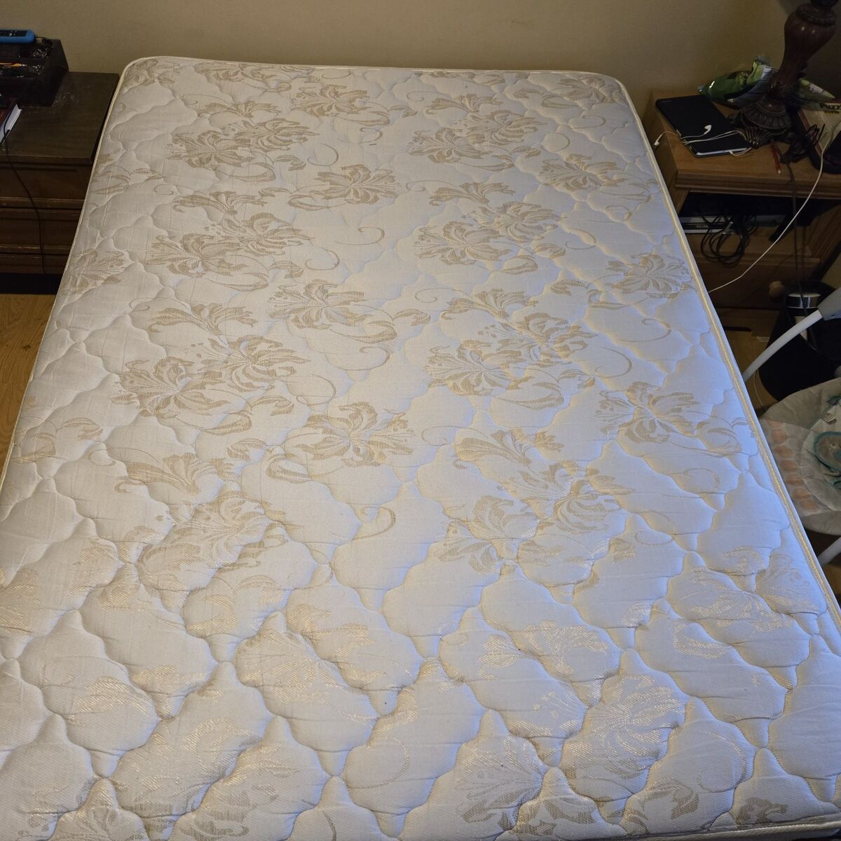 Twin mattresses and box springs, Free