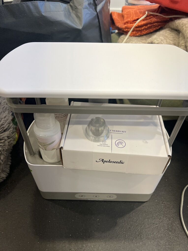 Hydroponic Erb Garden