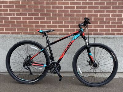 Giant Revel Mountain Bike - Disc Brakes - Medium