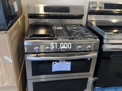 New open box Samsung - 30 in. Wide 5 Burner 6.0 cu. ft. Smart Freestanding Gas Range with Stainless Cooktop & Air Fry