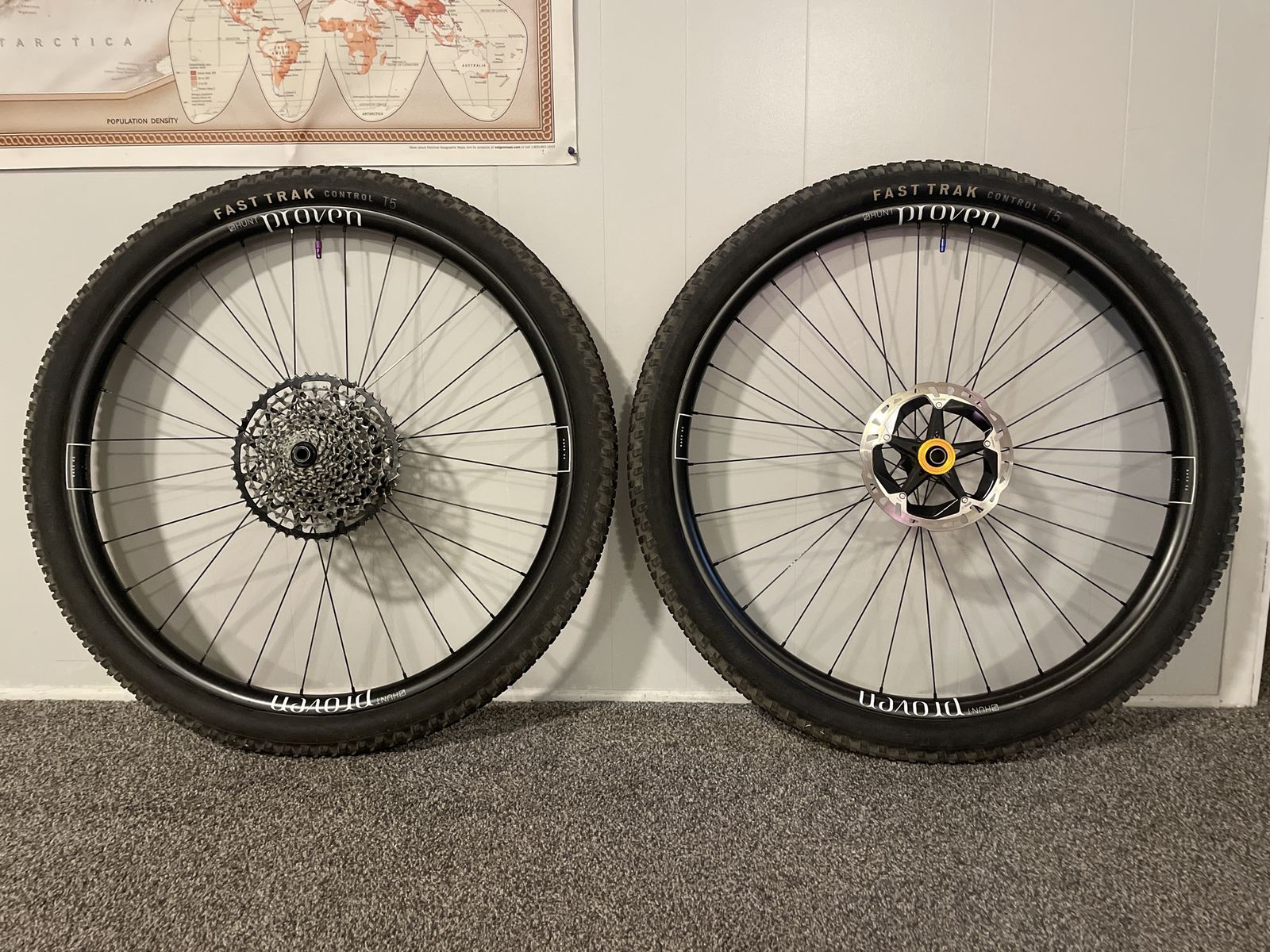 Hunt Race XC 29’ Carbon Wheelset (complete set)