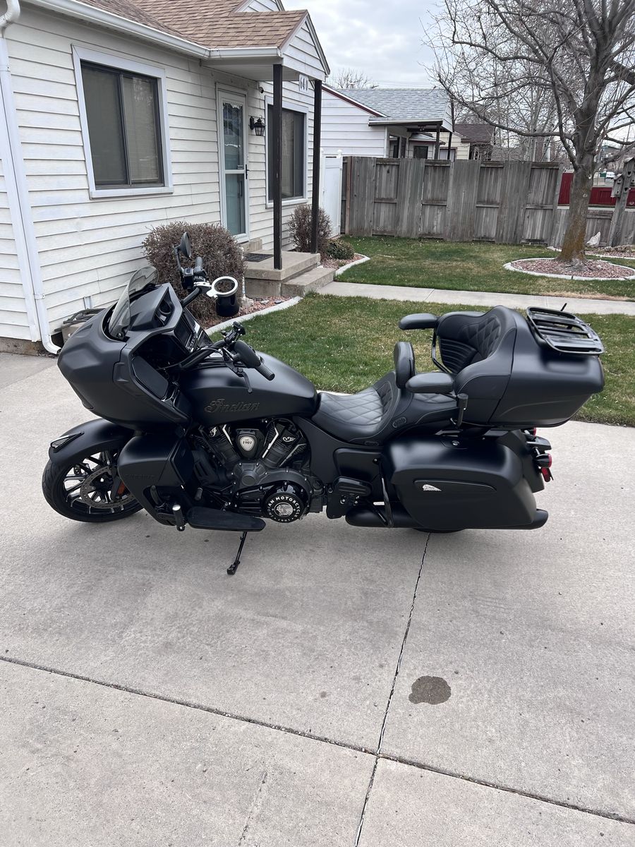 2023 Indian Pursuit Dark Horse