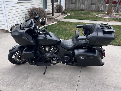 2023 Indian Pursuit Dark Horse