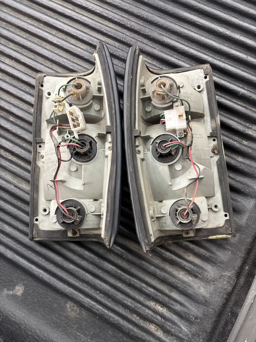 1990 Mazda b2200 tail lights