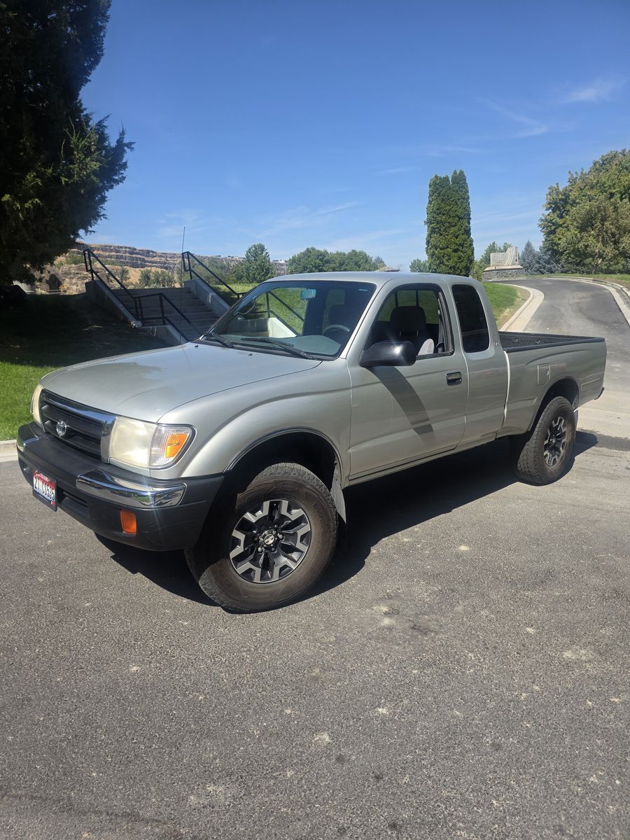 2000 Toyota Tacoma Base