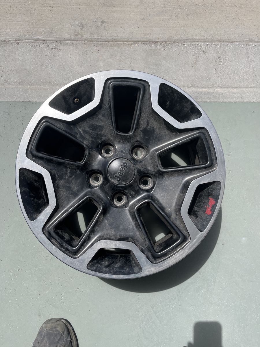 Jeep 17 OEM Rim